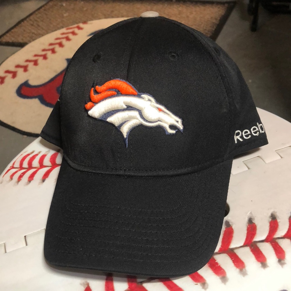Denver Broncos NFL On Field Reebok Black Camo undervisor Men’s Hat Cap size L/XL